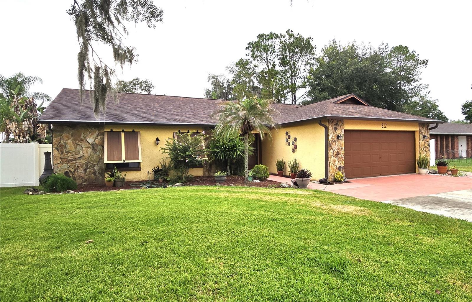 812 Sandalwood Dr photo 1