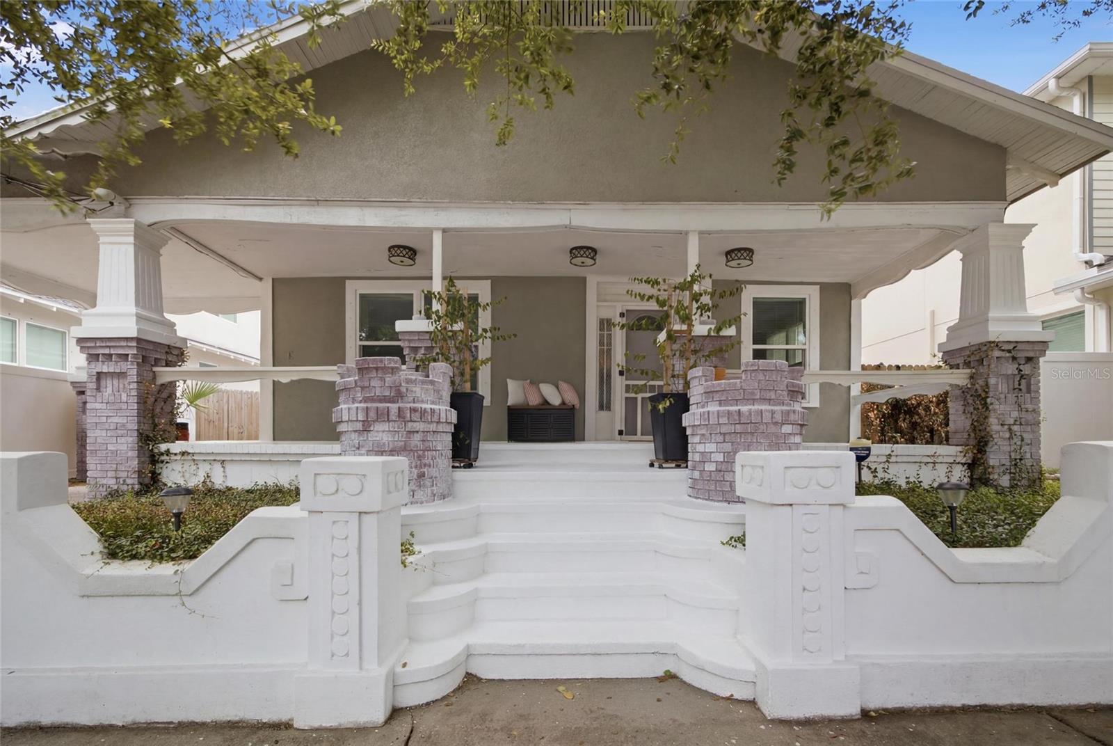 2132 W Beach St photo 1