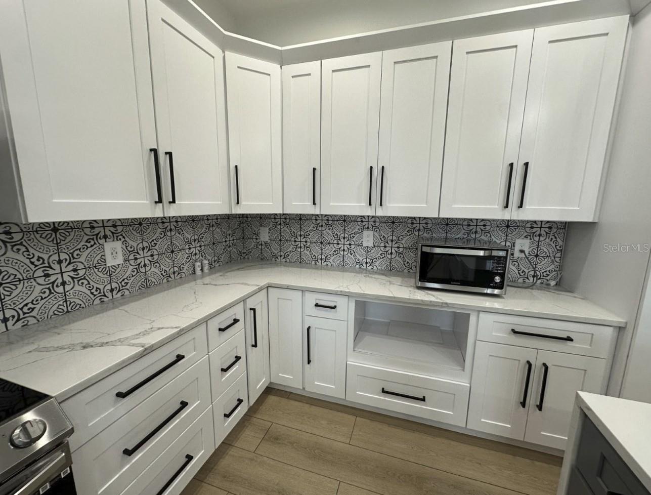 319 W West St
