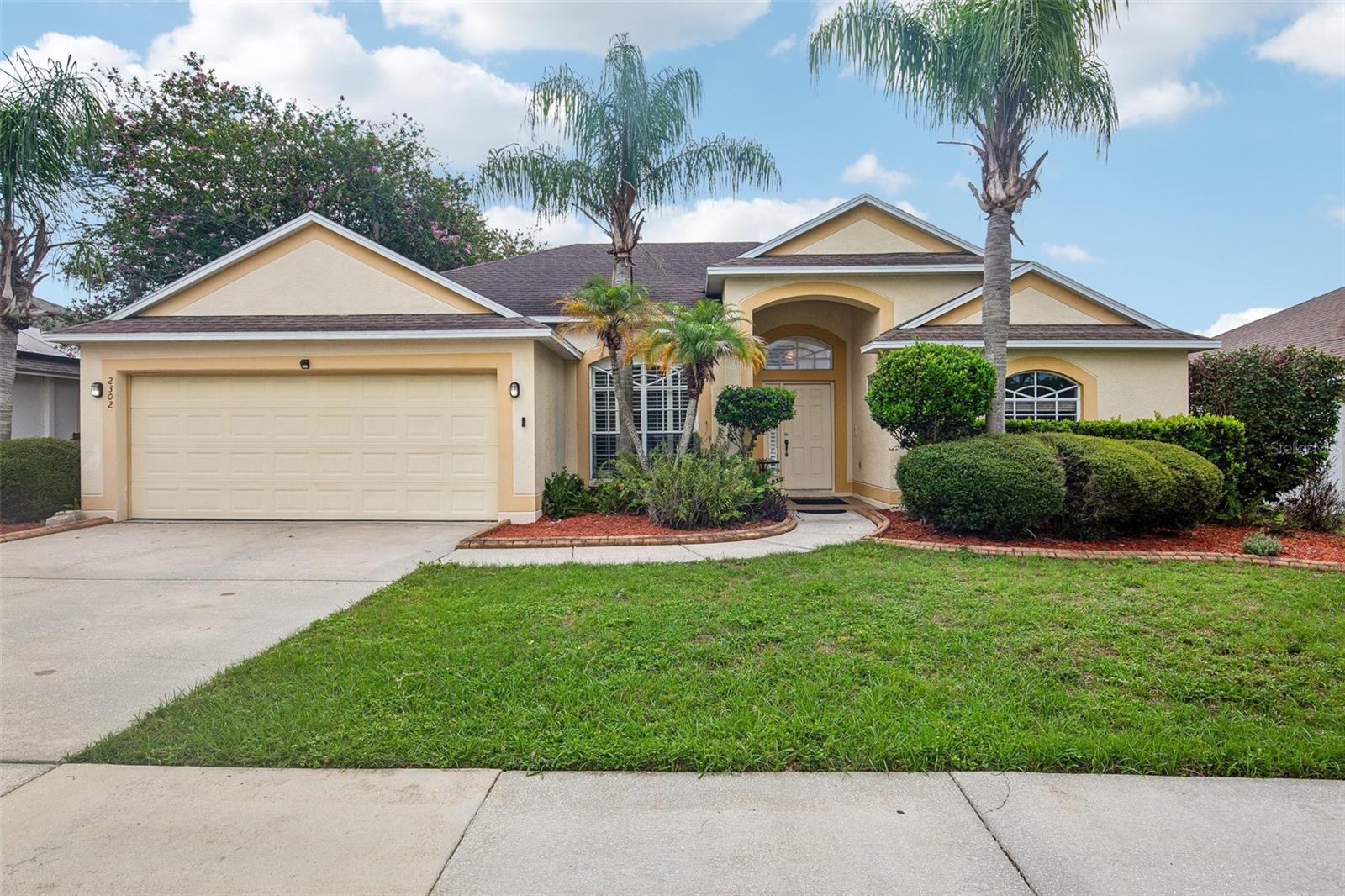 2302 Towering Oaks Cir photo 1
