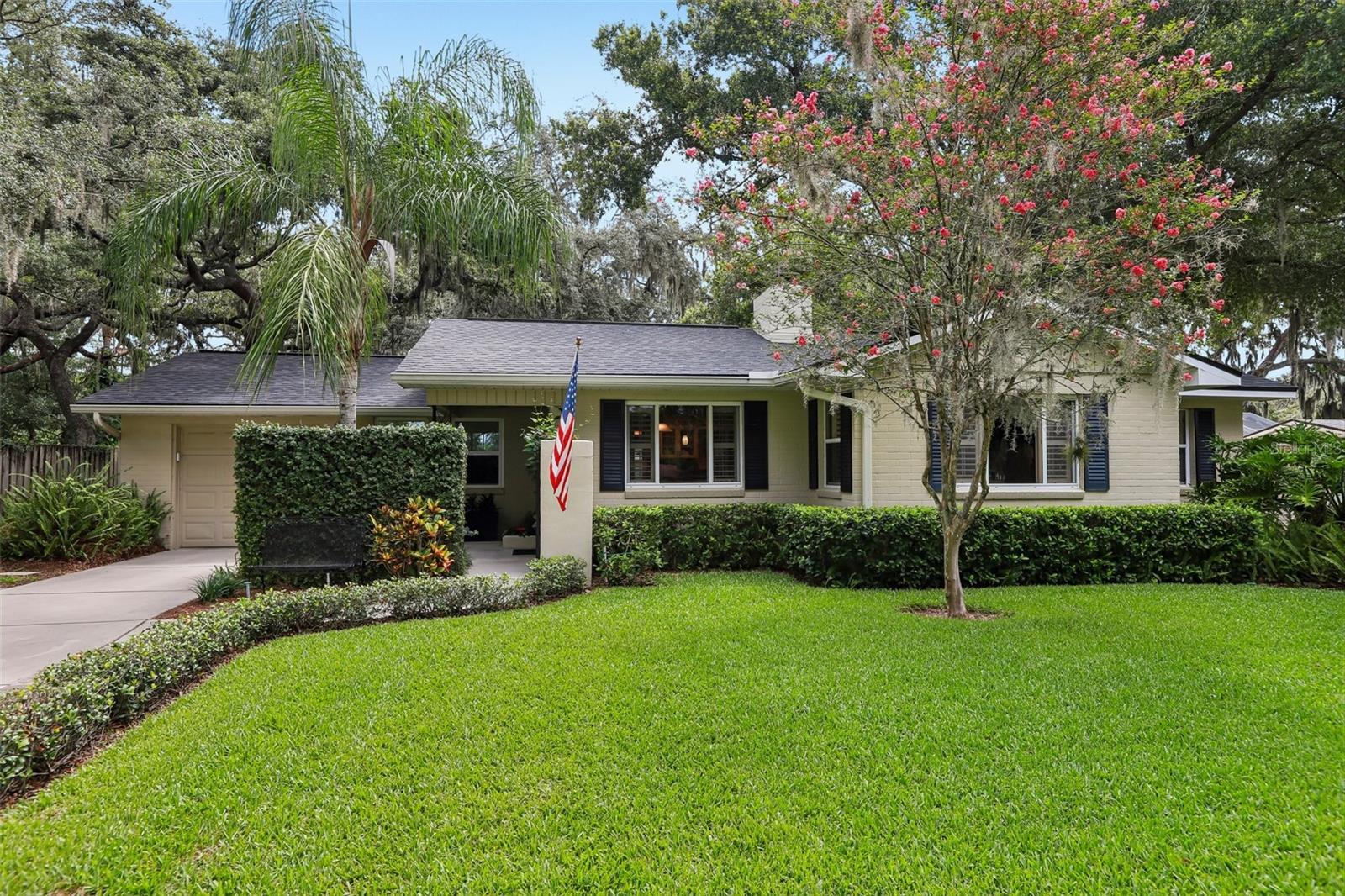204 S Burlingame Ave photo 1