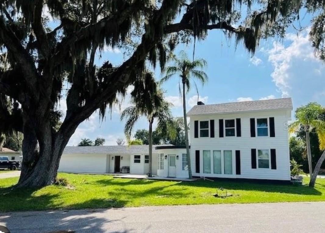 812 Tropical Dr photo 1