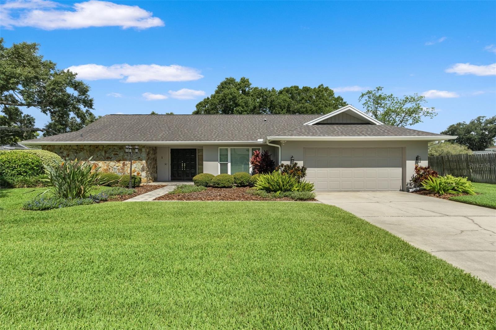 13916 Middle Park Dr photo 1