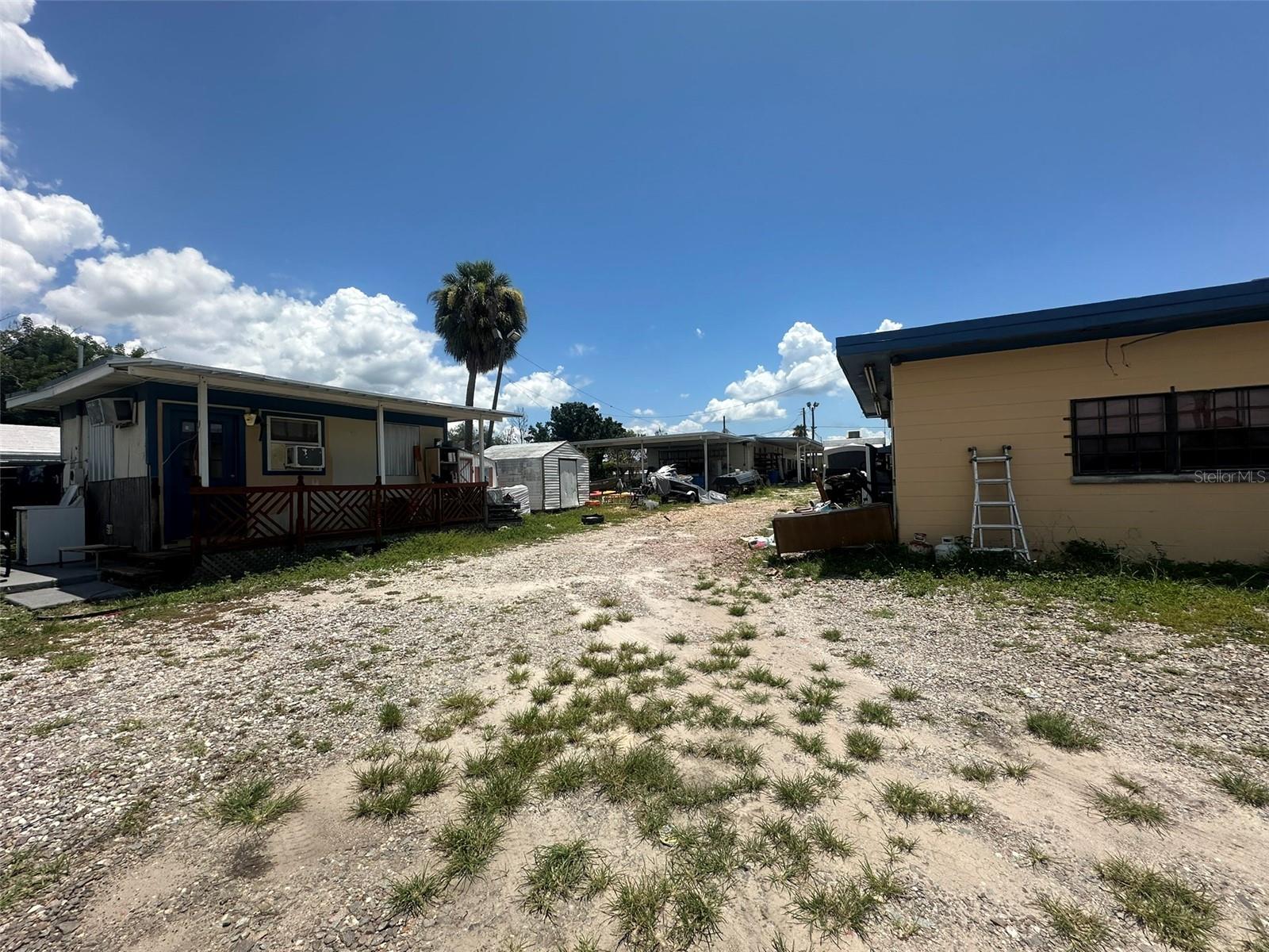 1701 W Memorial Blvd photo 1