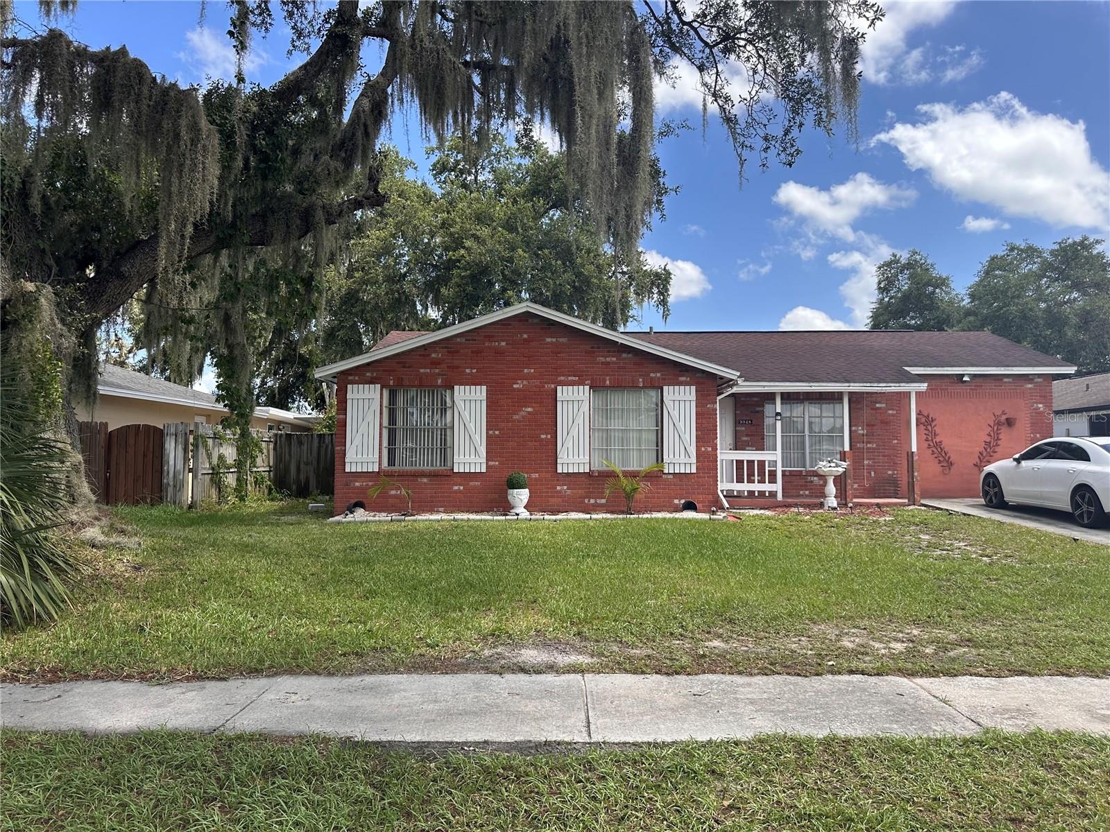 8848 Oak Cir photo 1