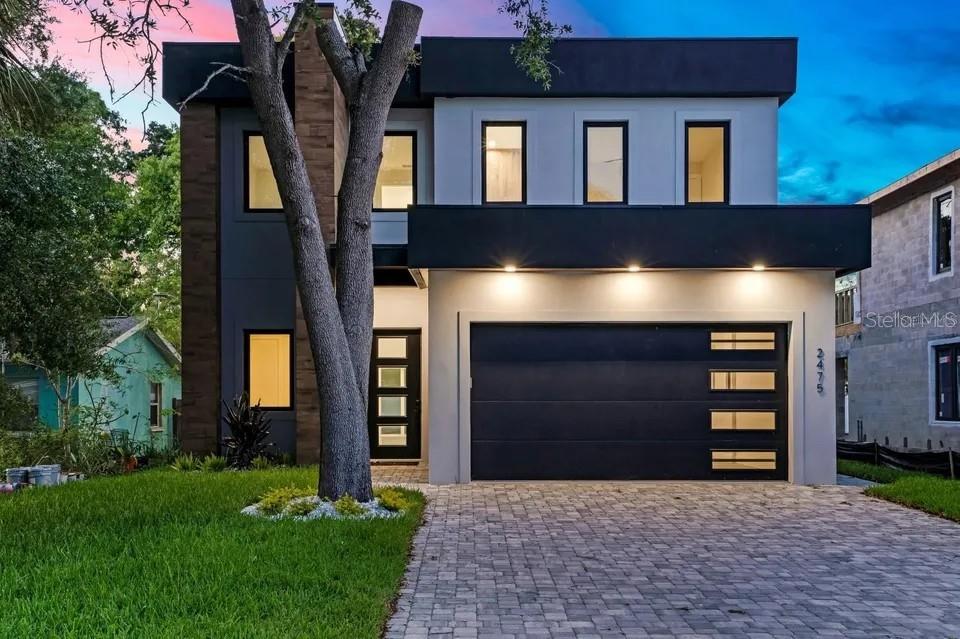 2475 Bay St photo 1