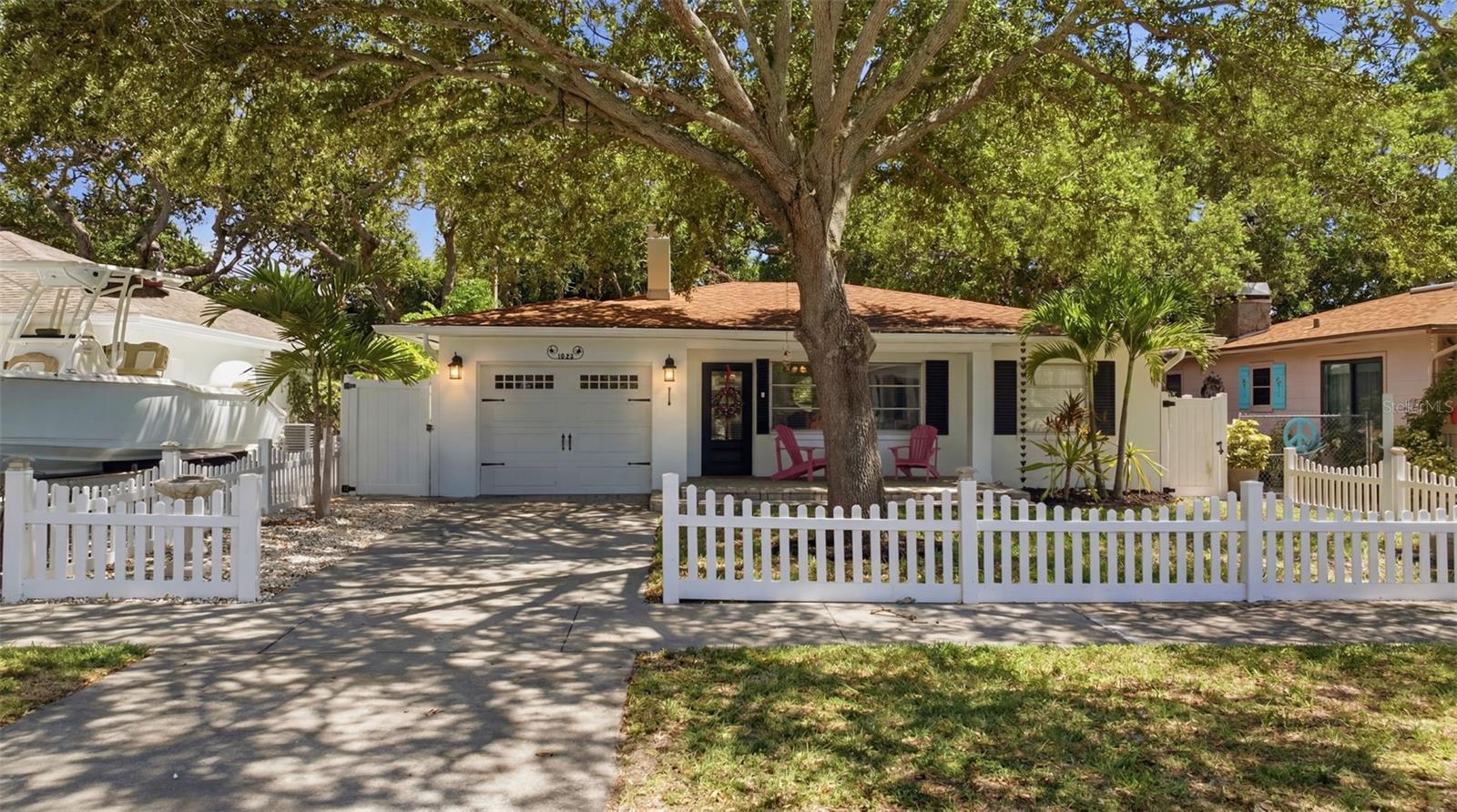 1023 Granada St photo 1