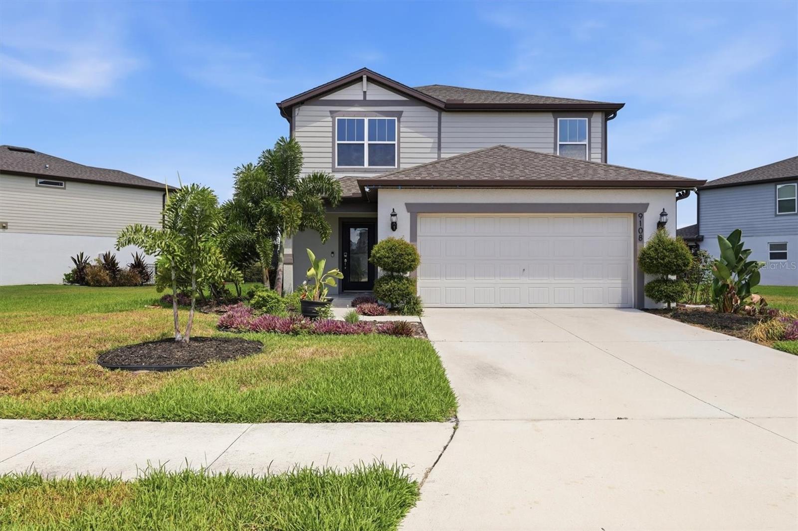 9108 Royal River Cir photo 1