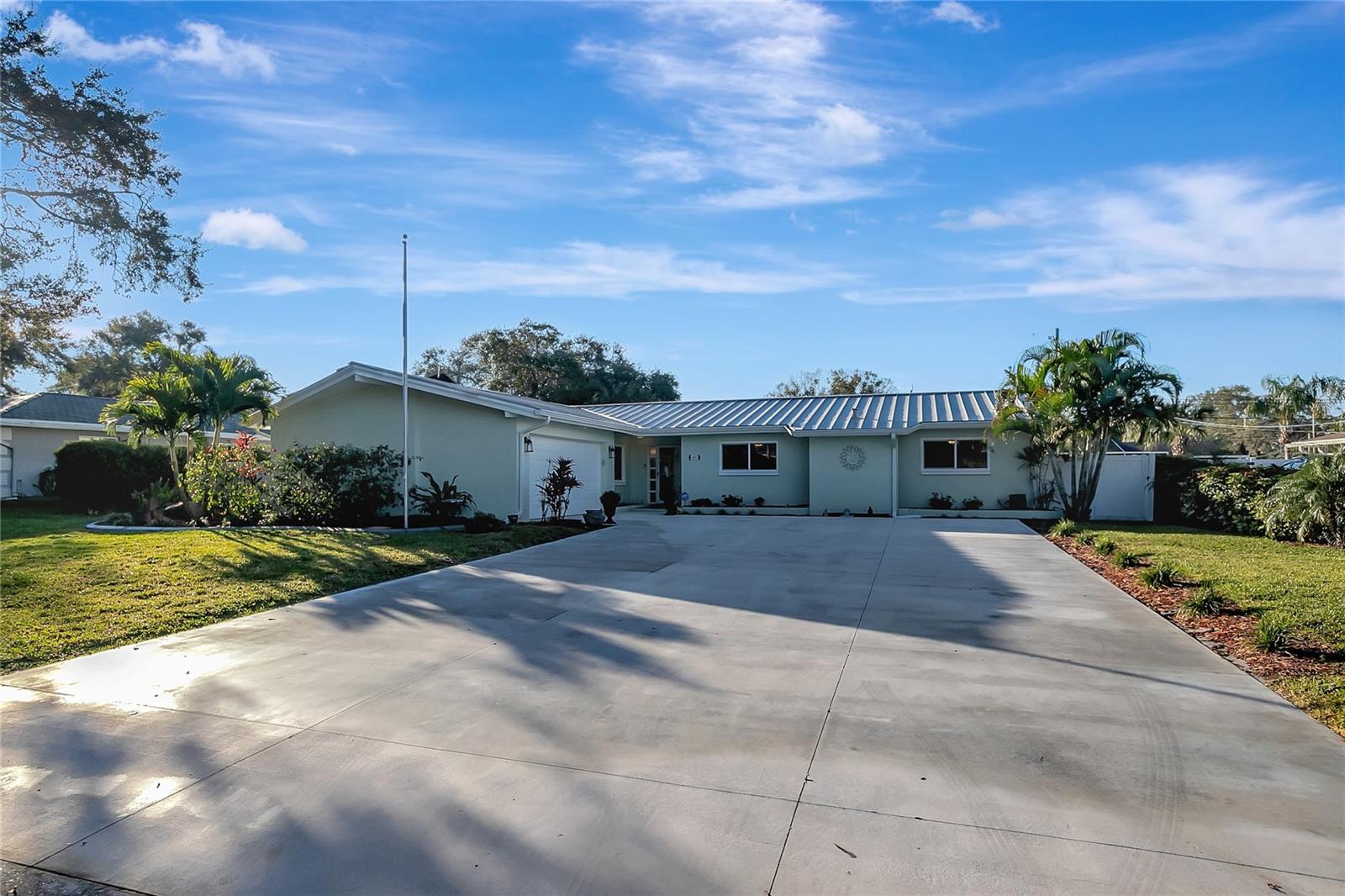 809 Jacaranda Dr