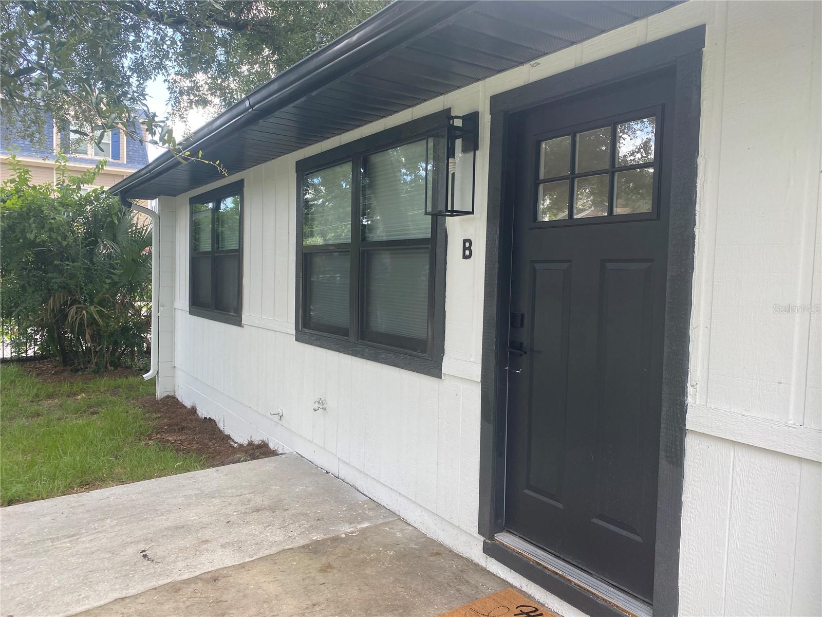 704 Angelina Ln #B photo 1