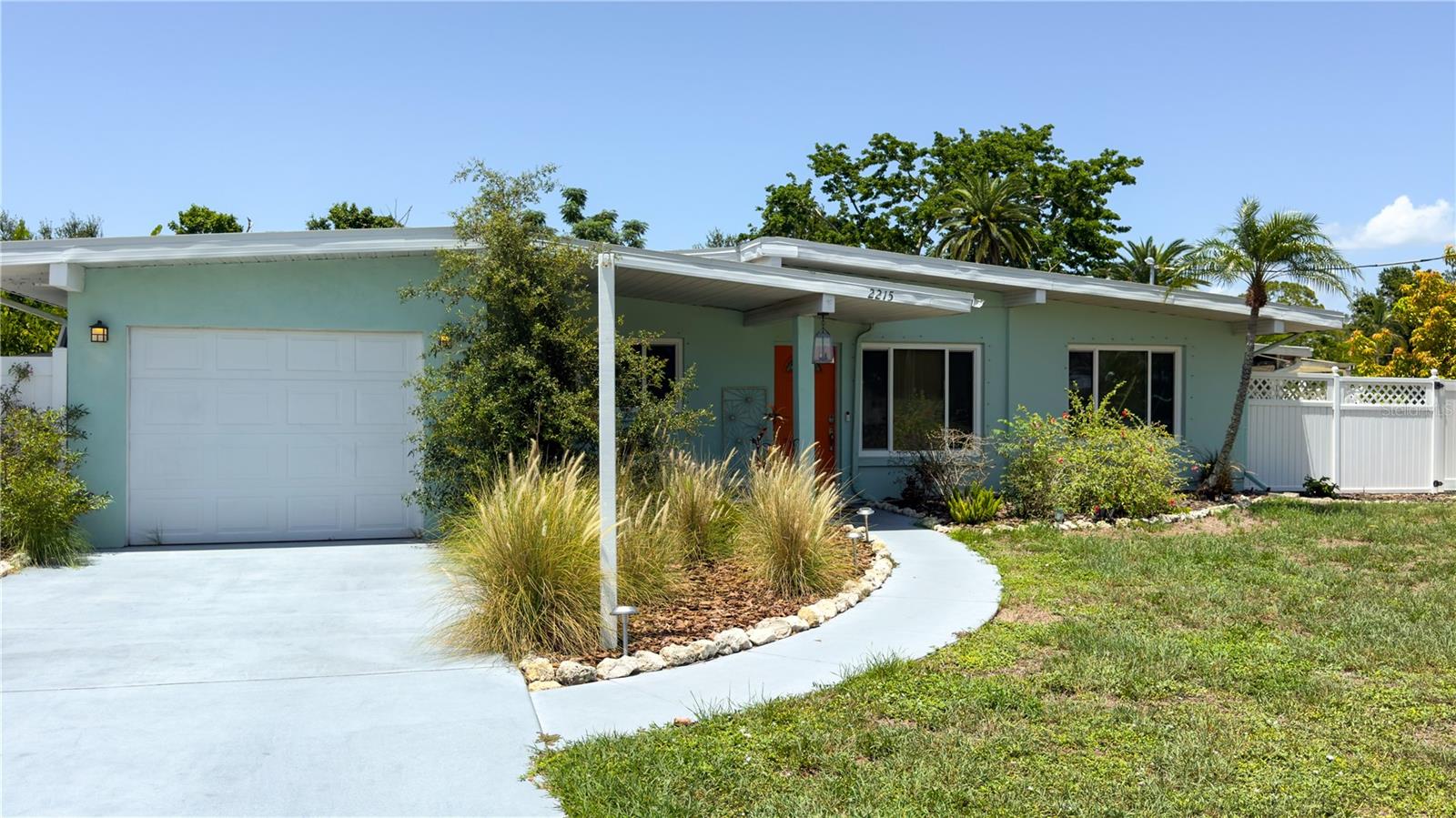 2215 Alvarado Ln