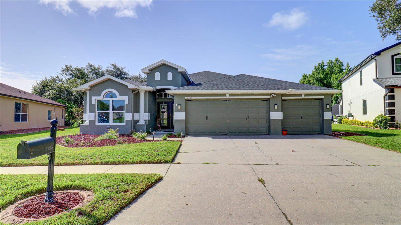 5725 Justicia Loop photo 1