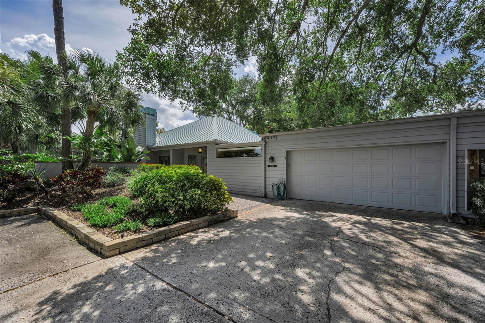 10497 Longwood Dr photo 1