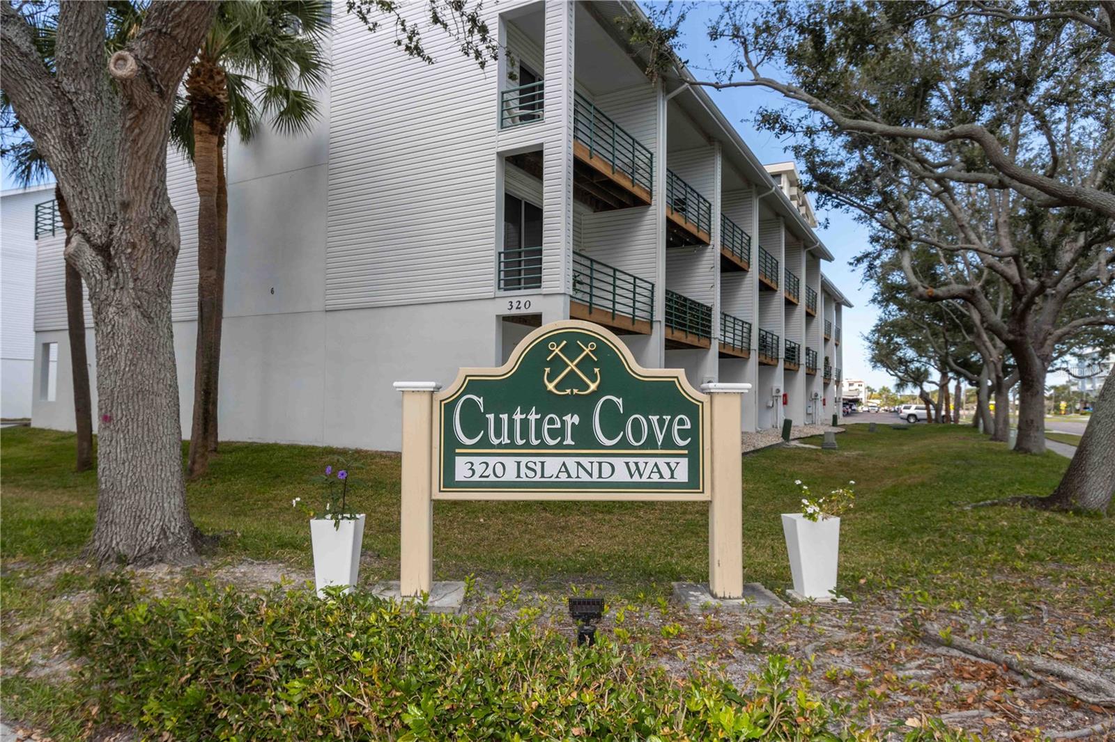 320 Island Way #605