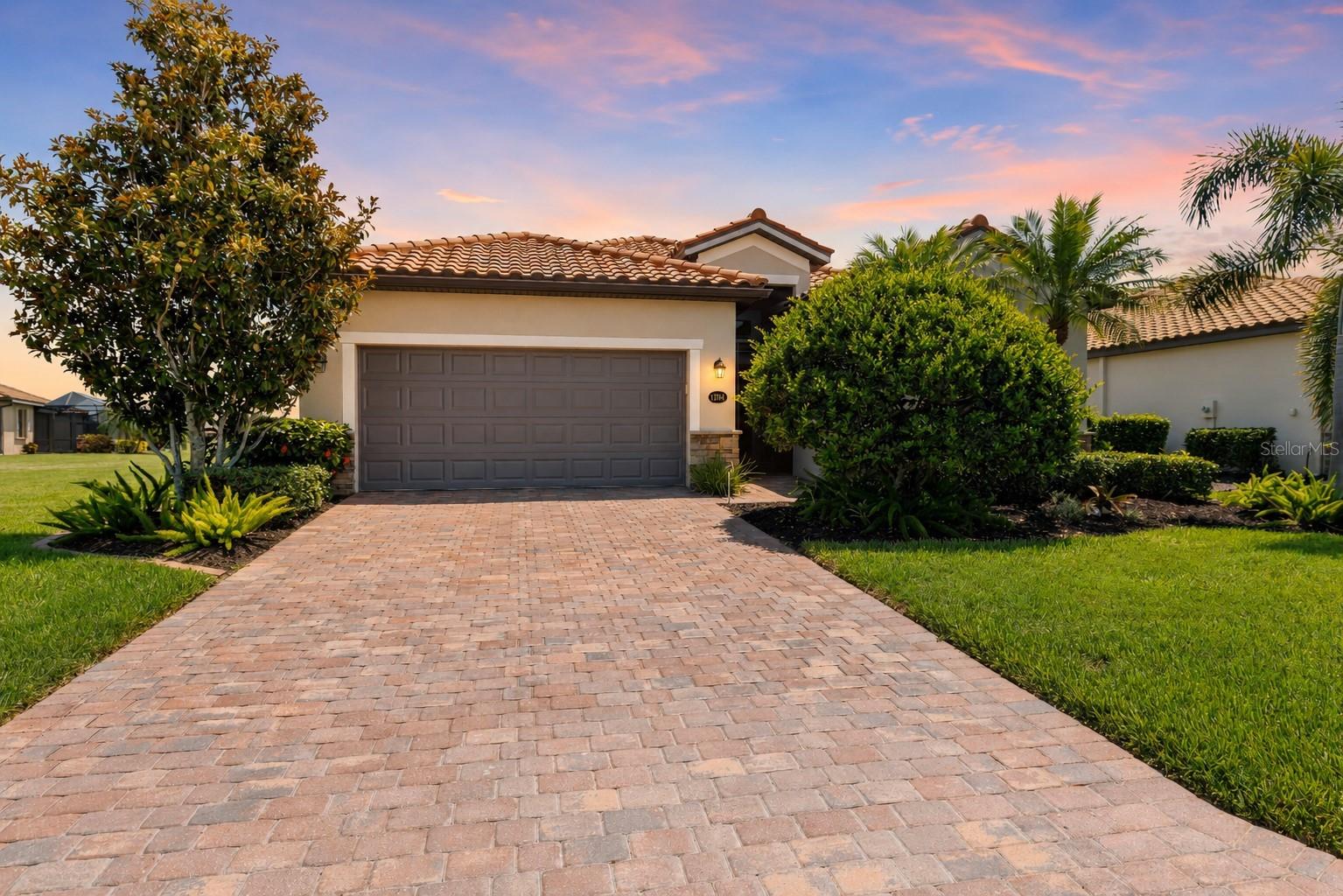 6907 Quiet Creek Dr photo 1