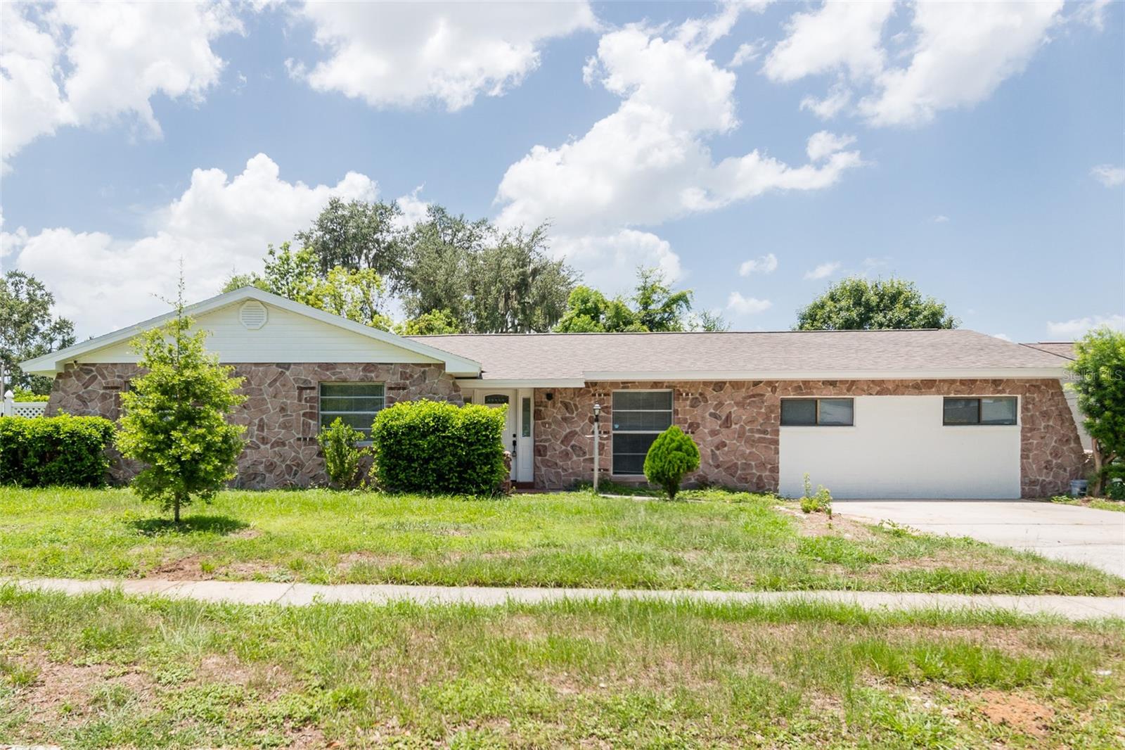 902 Shangri LA Dr photo 1