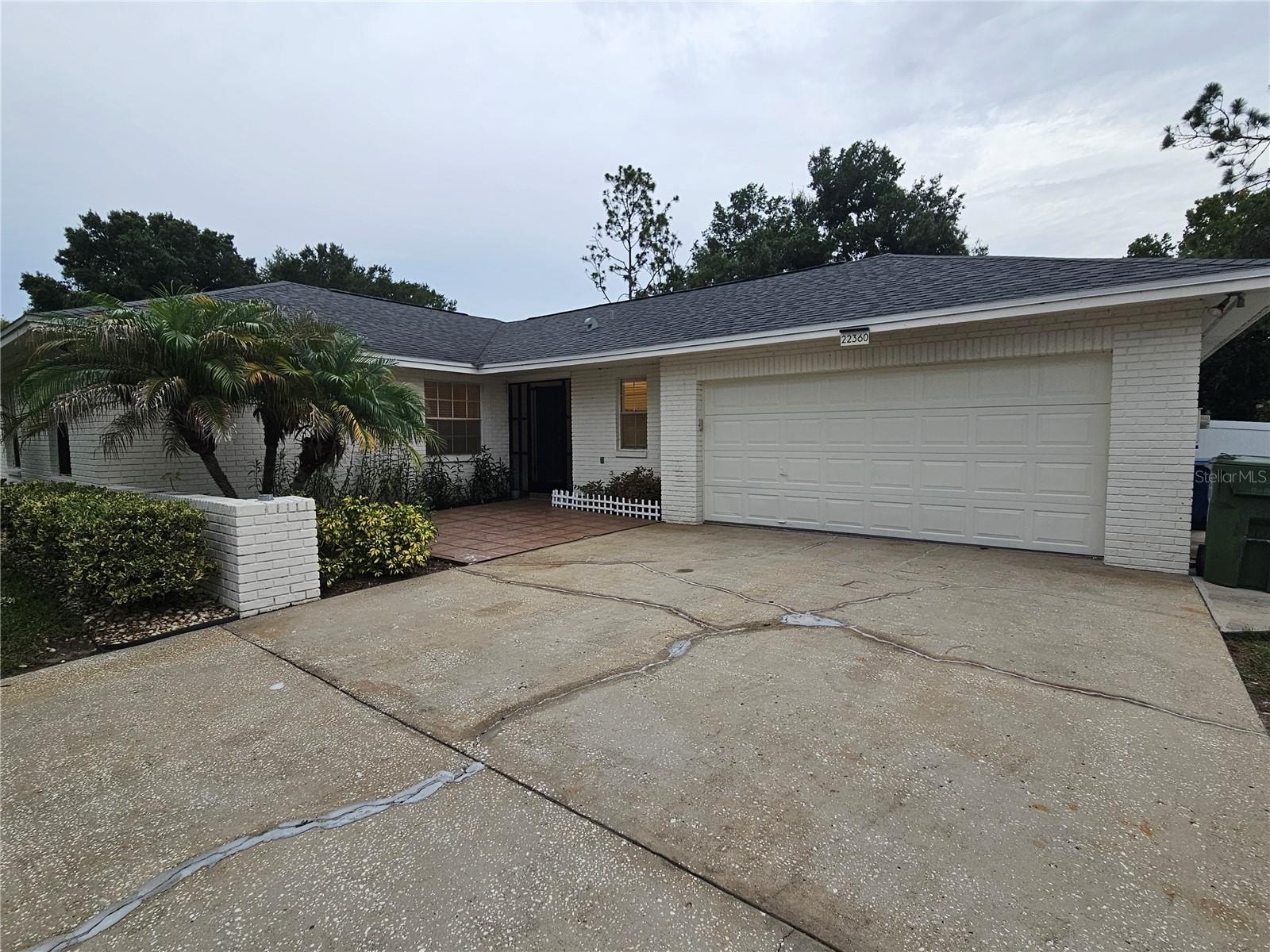 22360 Southshore Dr photo 1