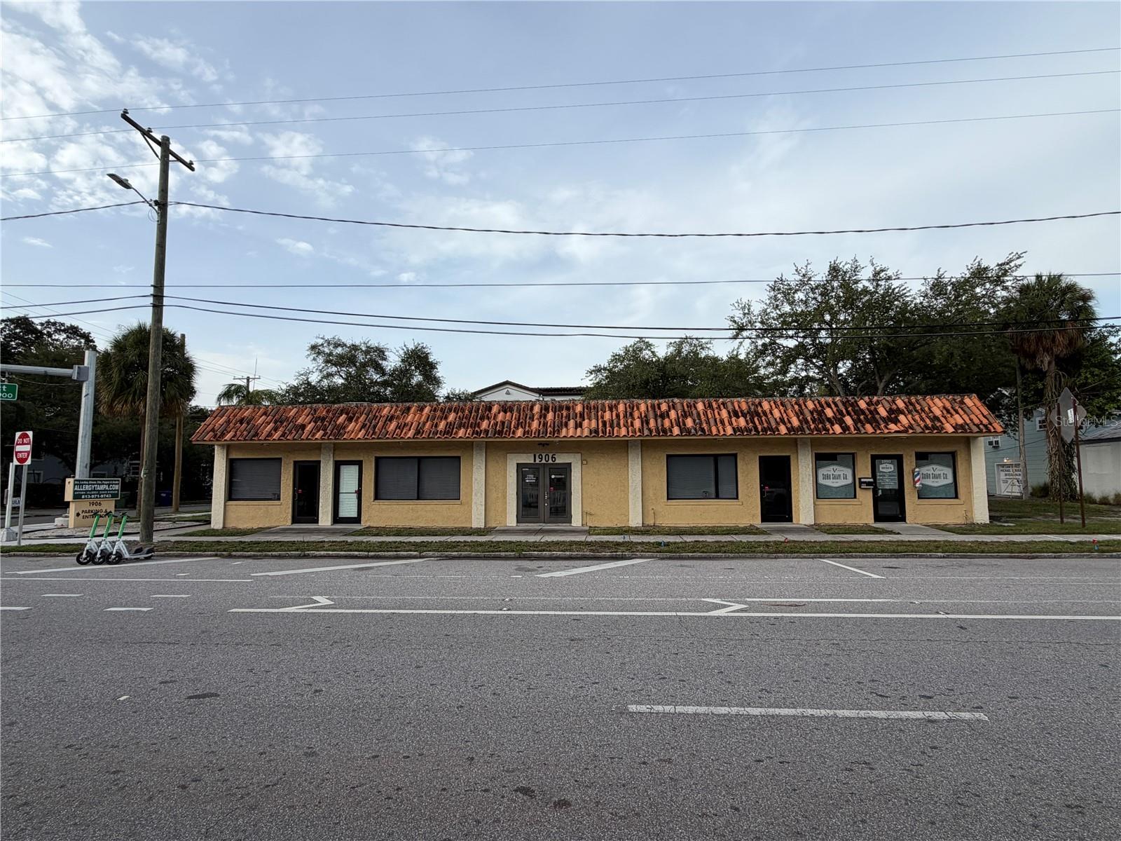 1906 W Platt St photo 1