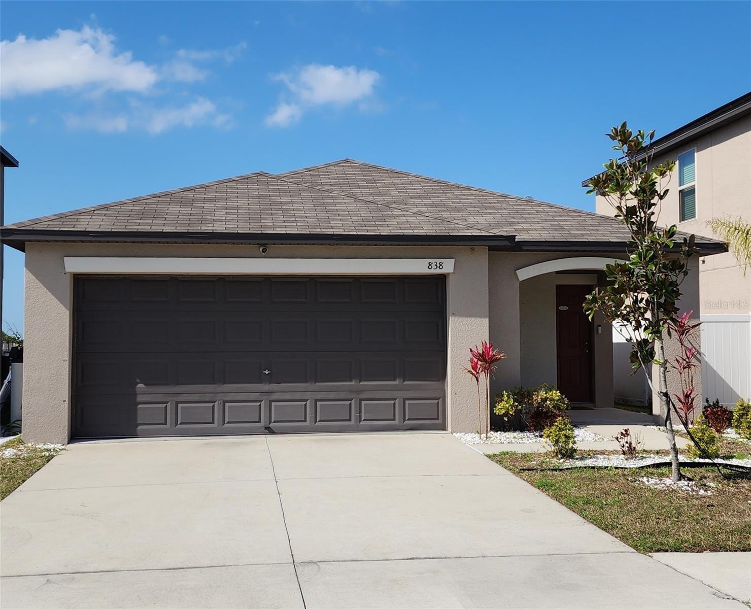 838 Olive Conch St