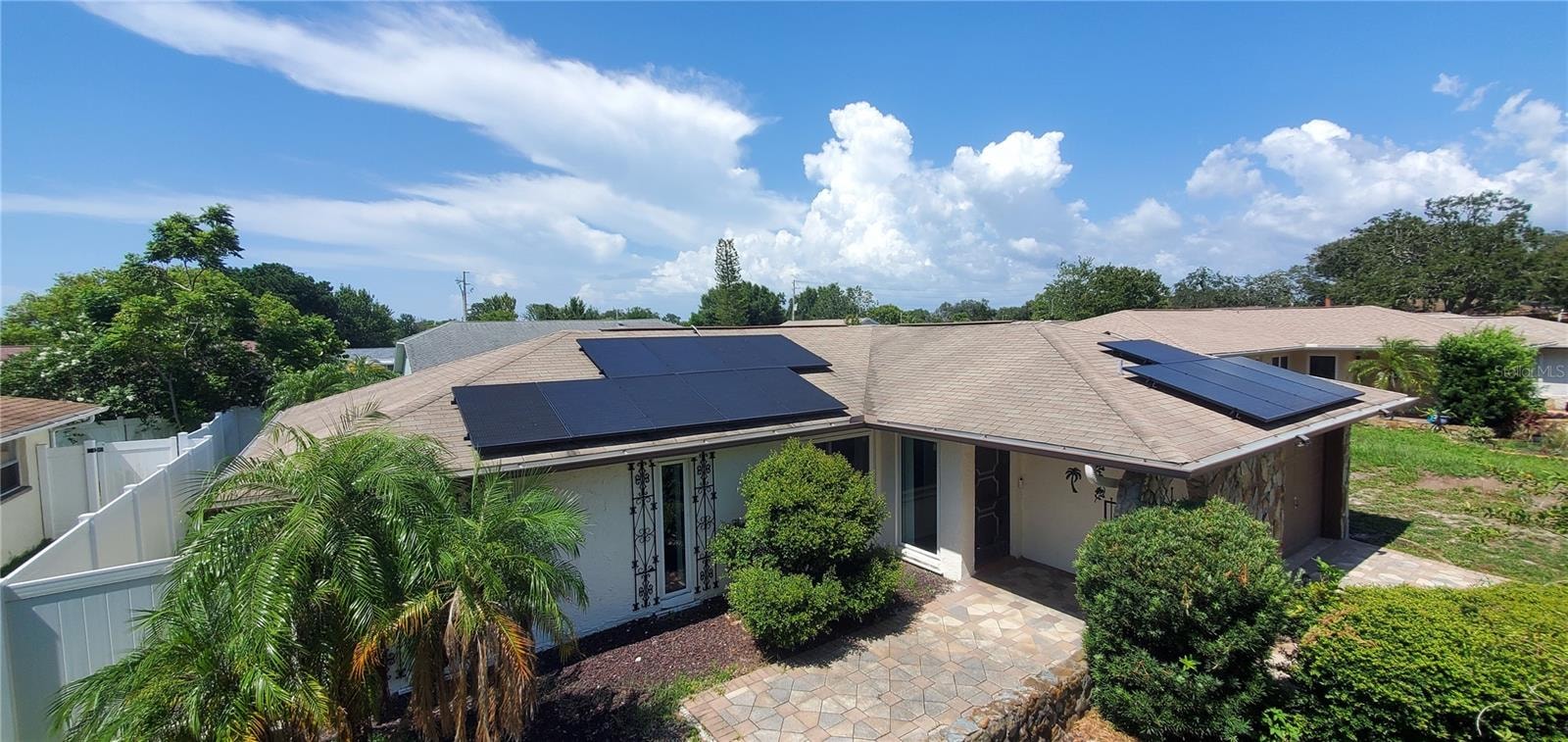 7438 Lake Forest Cir photo 1