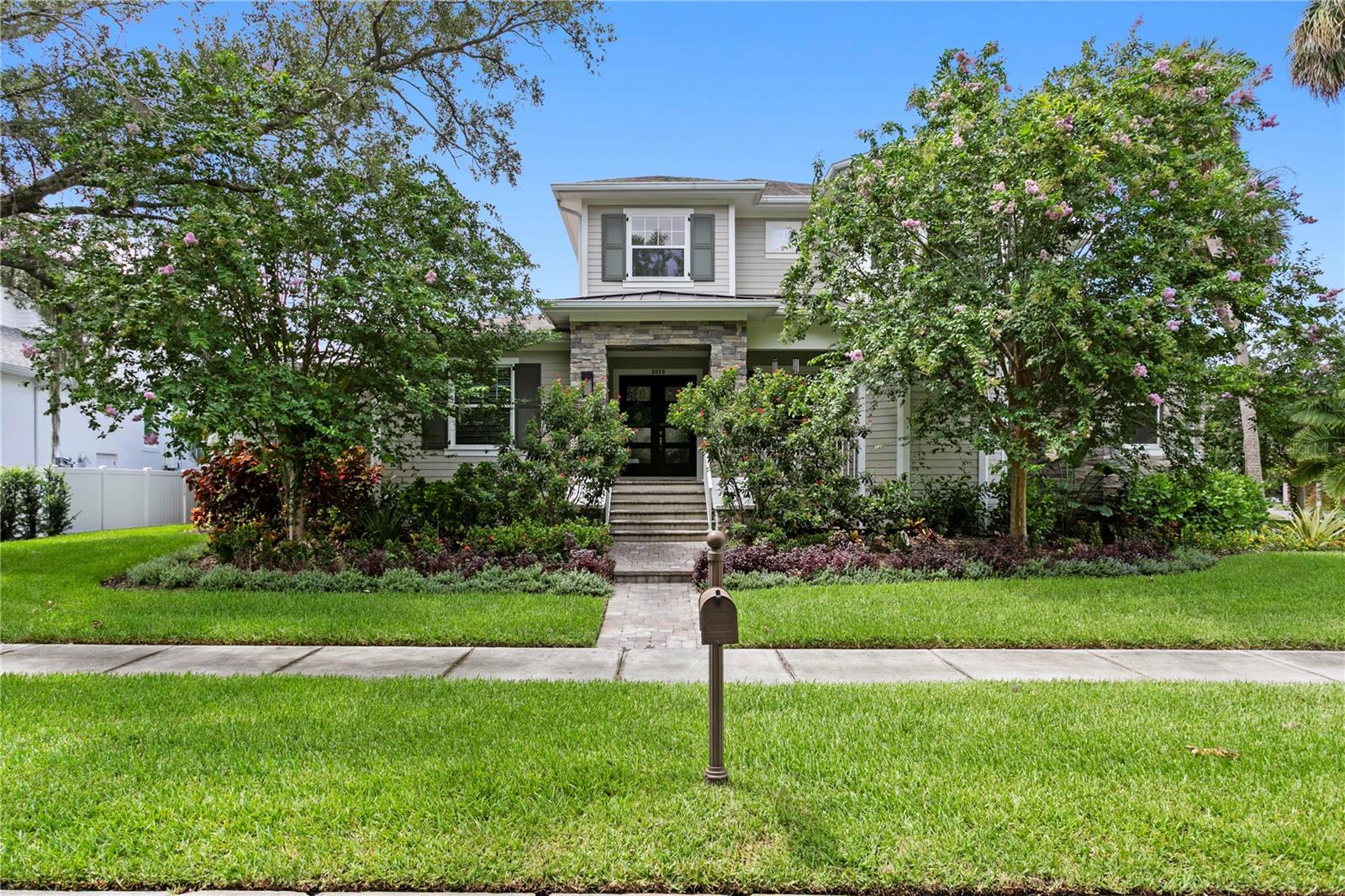 5016 W Evelyn Dr