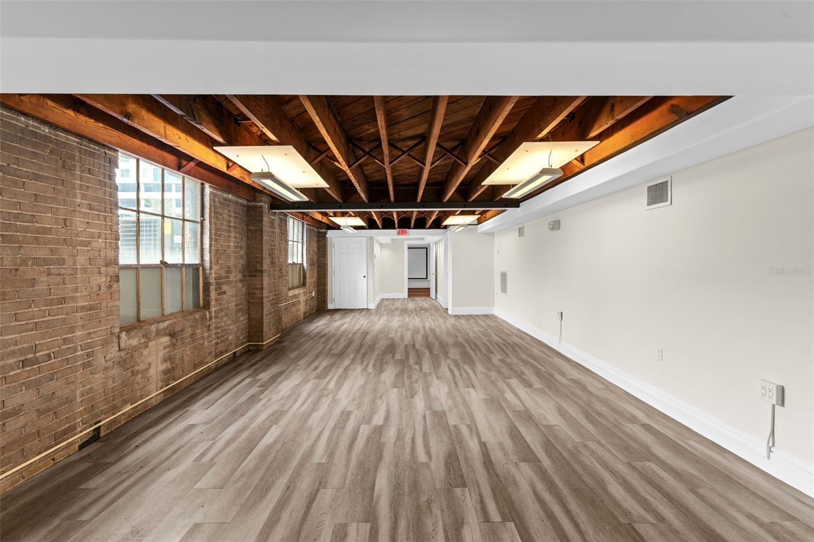 1121 E Twiggs St #2ND Flr