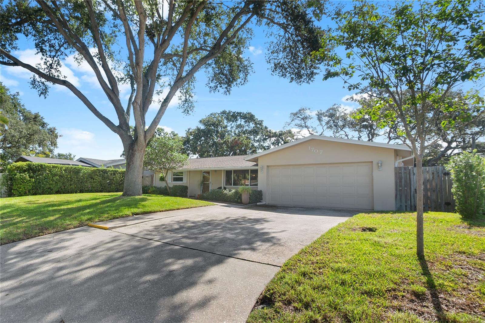 1707 Ridgeway Dr photo 1