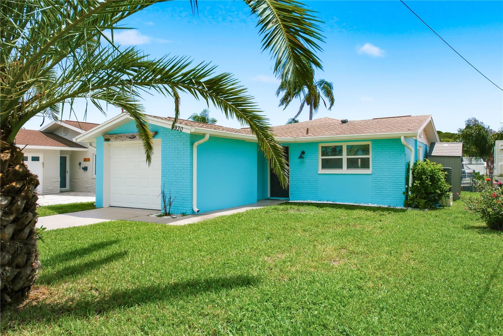 4930 Pompano Dr photo 1