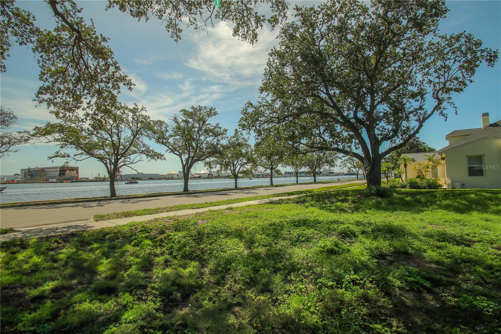 424 Channel Dr photo 1