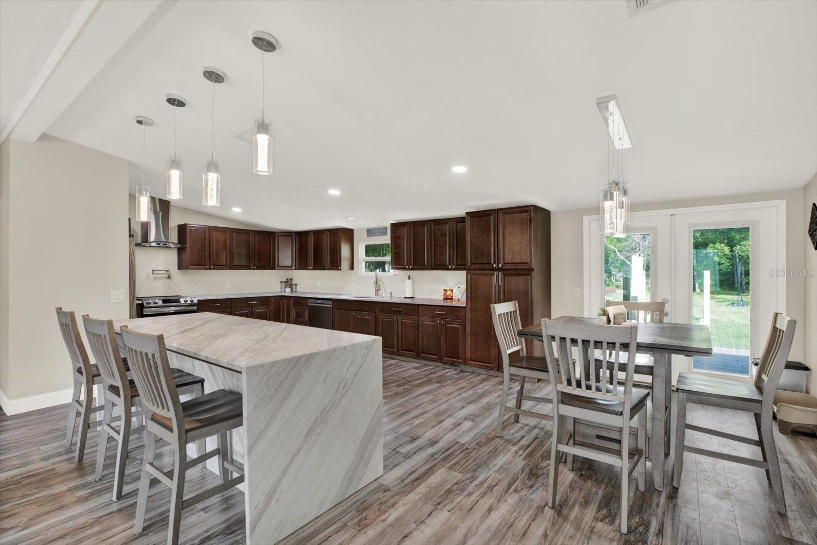 13611 McIntosh Dr photo 1