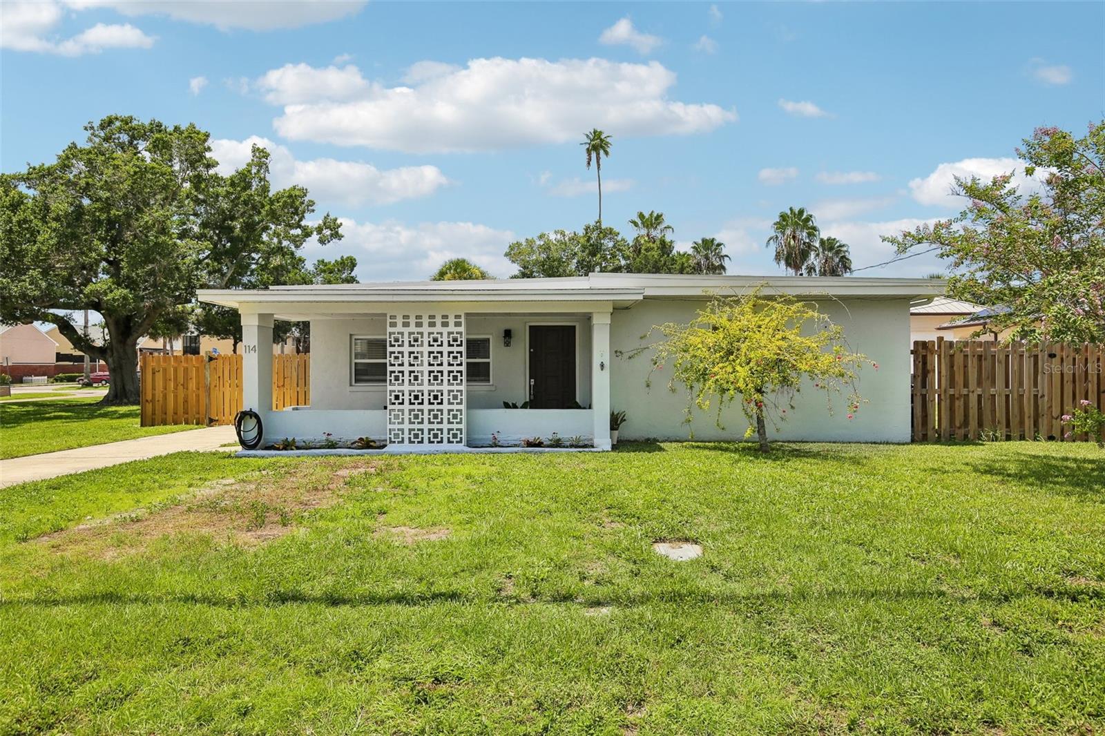 114 Lake Judy Lee Dr photo 1