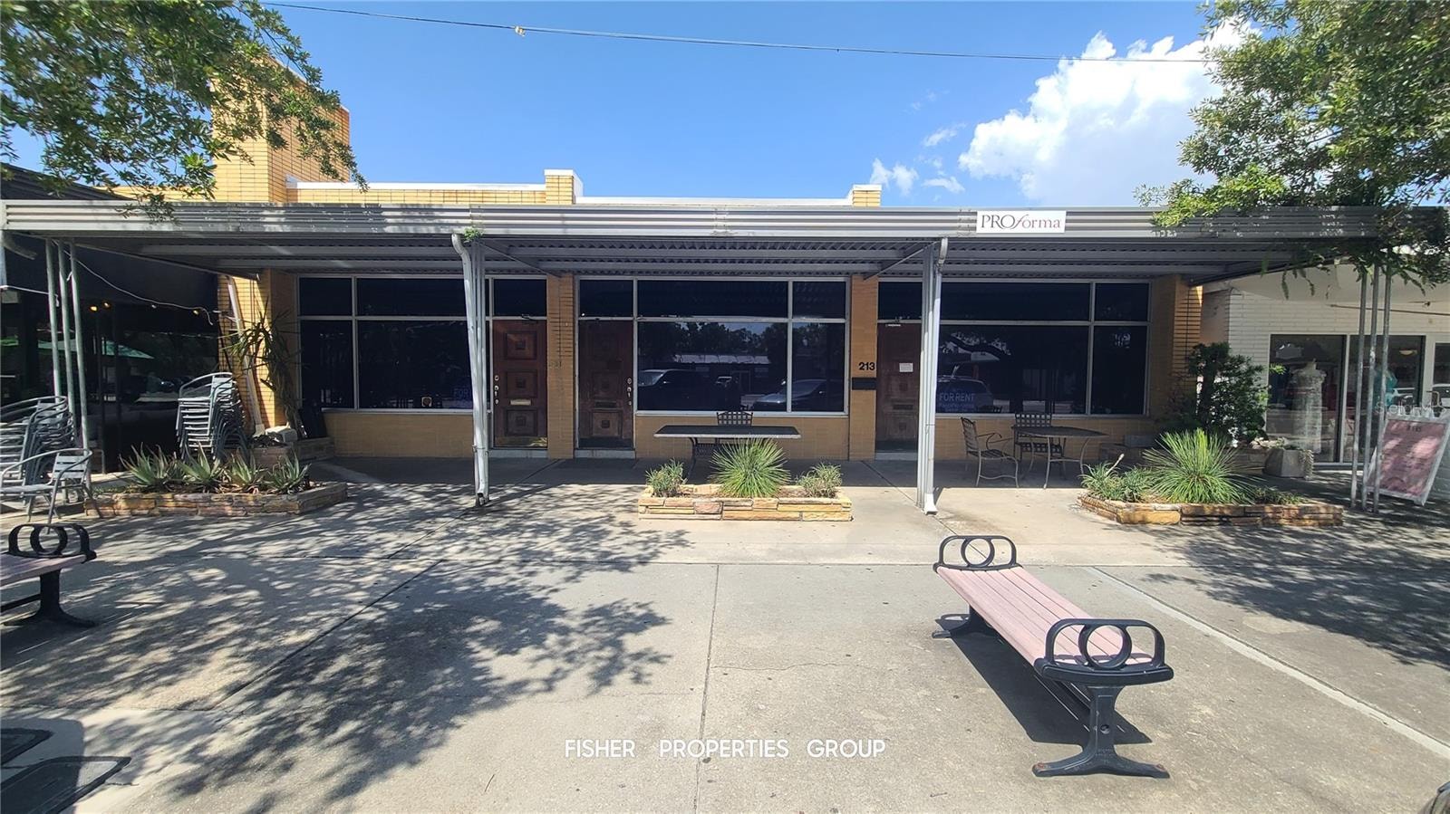 211-213 E Davis Blvd