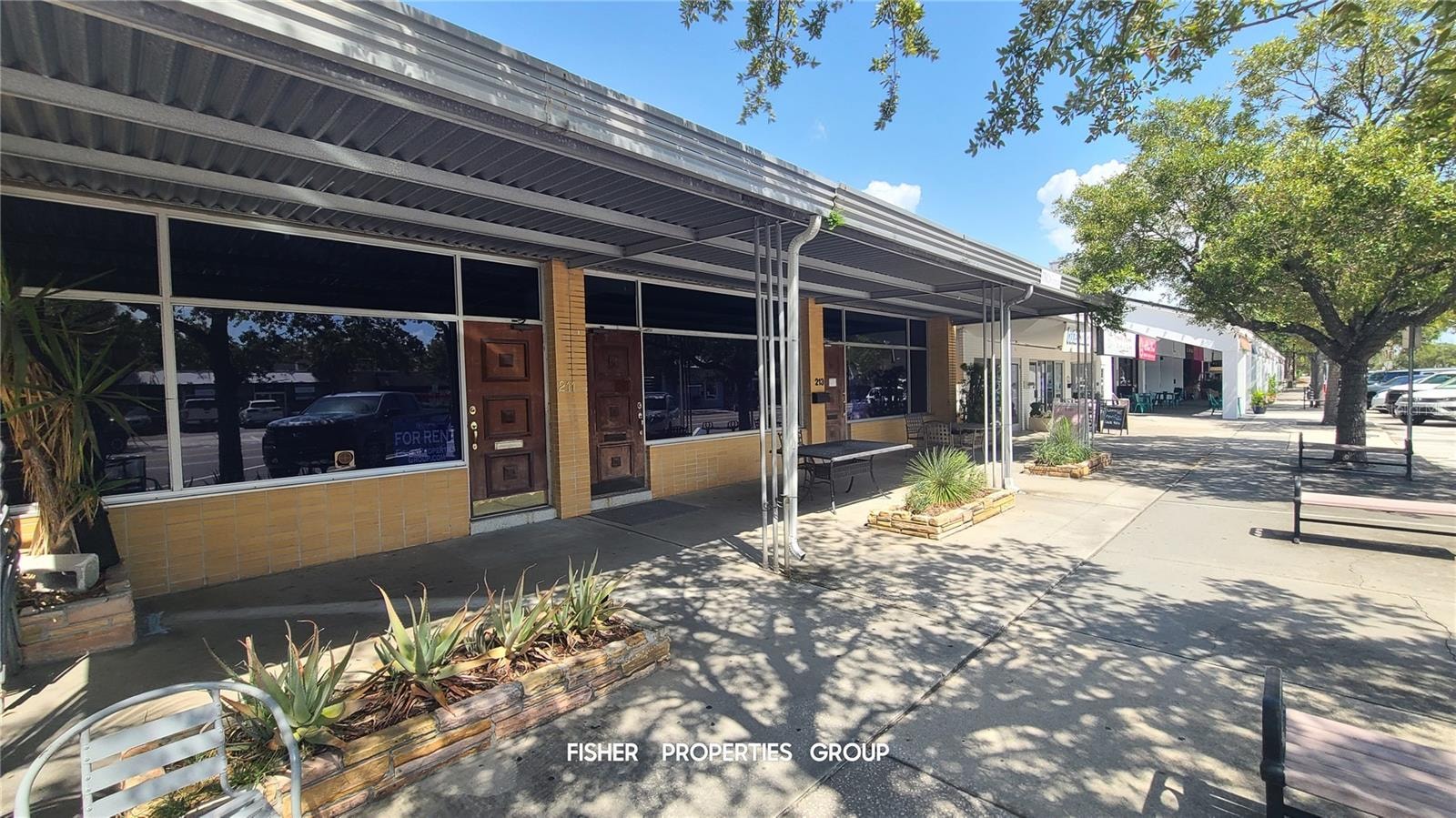 211-213 E Davis Blvd