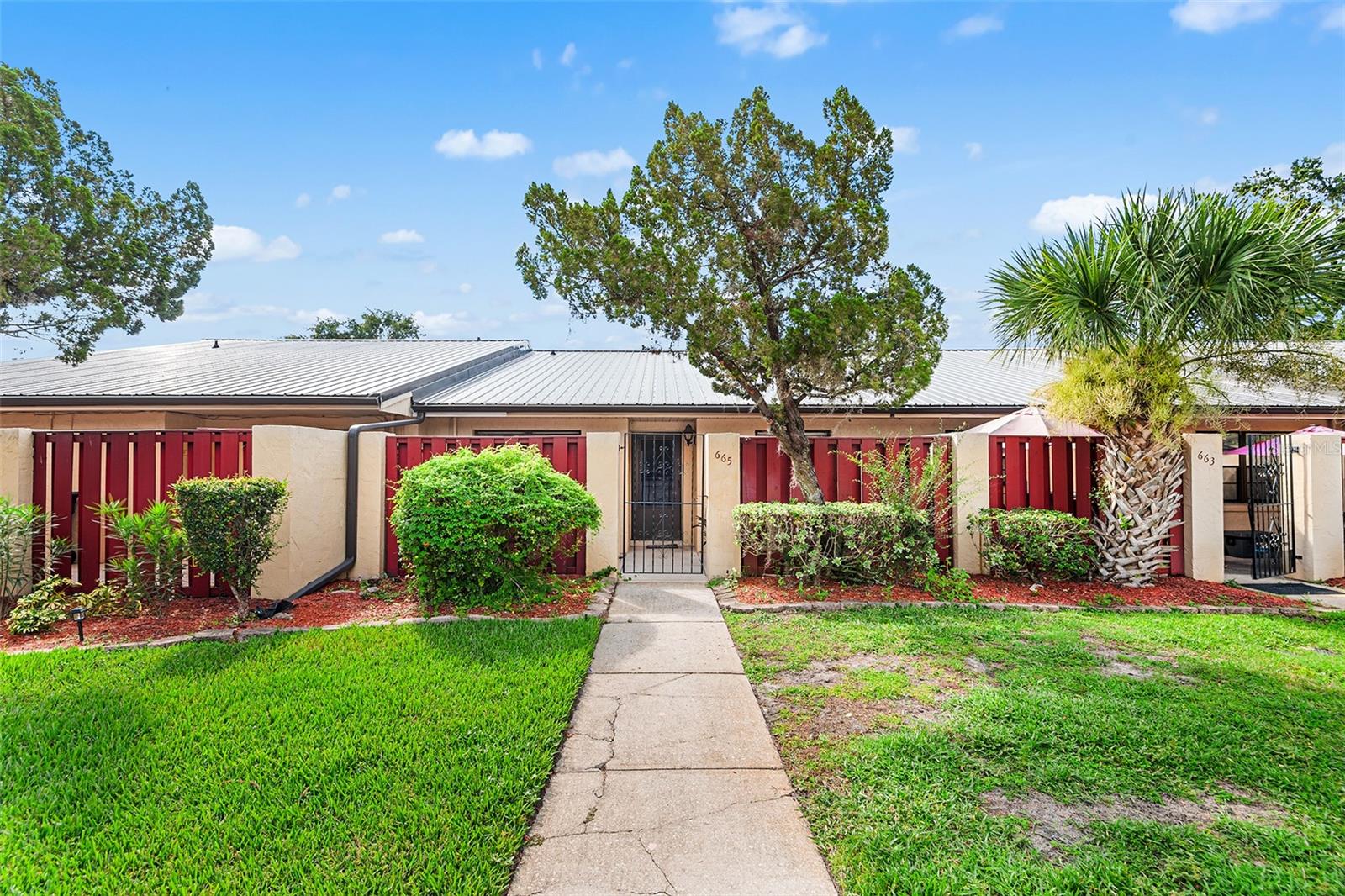 665 Broadmoor Cir photo 1