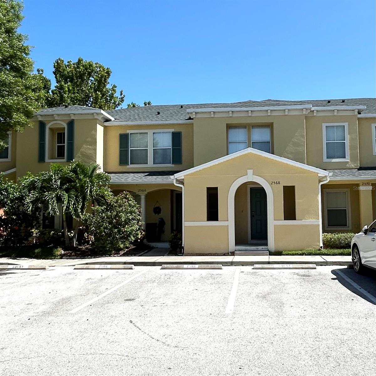 2568 Hidden Cove Ln