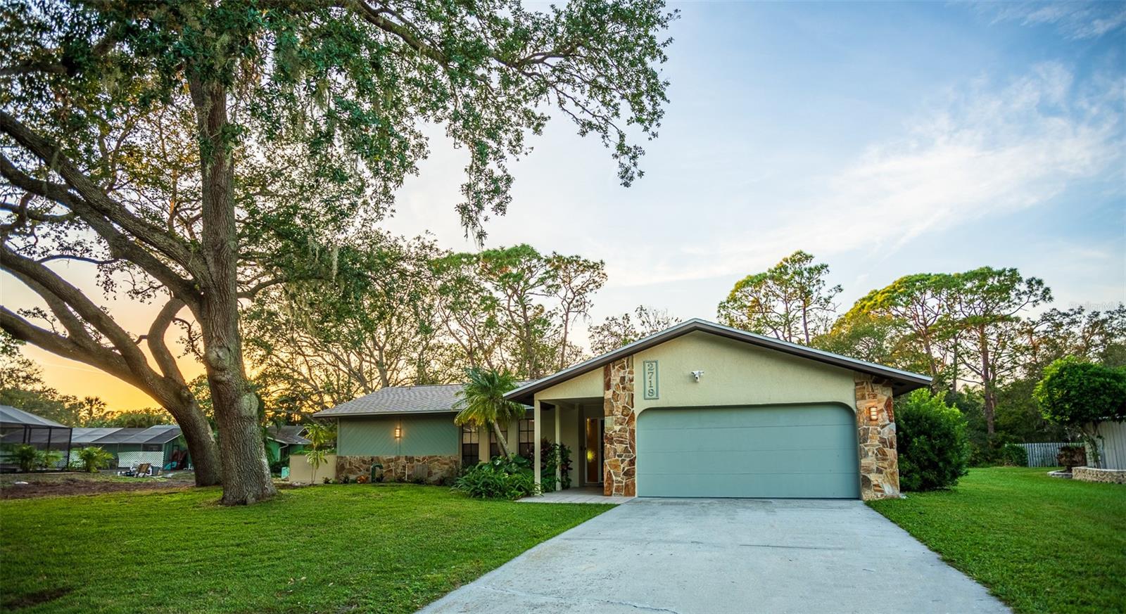 2719 Forest Knoll Dr