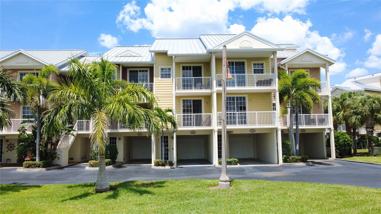 3259 Mangrove Point Dr photo 1