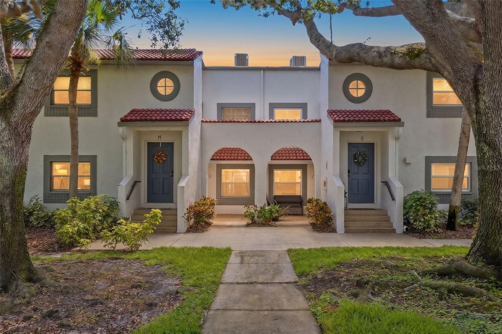 500 Santa Cruz Pl NE #F photo 1