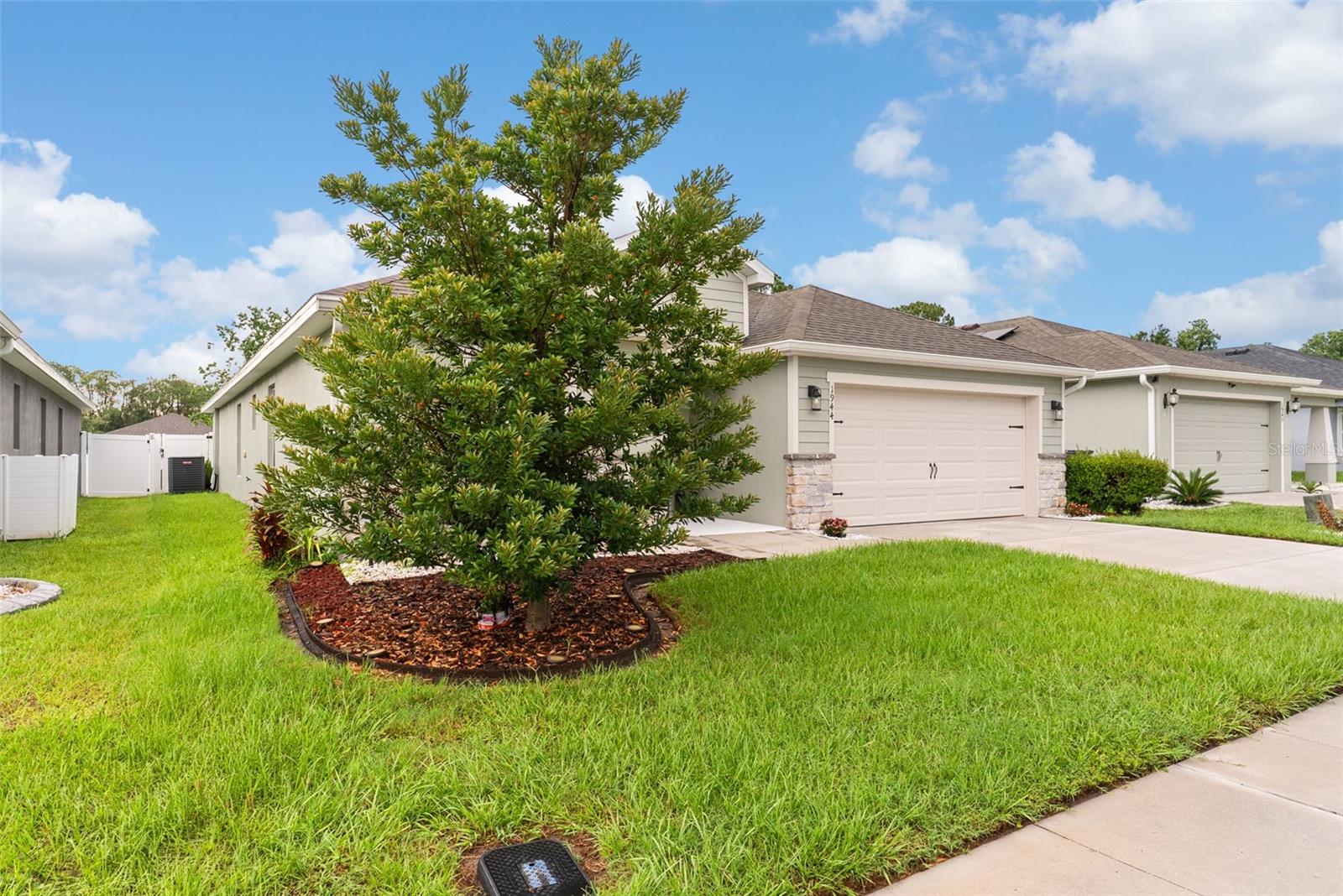 1944 Harvest Landing Cir