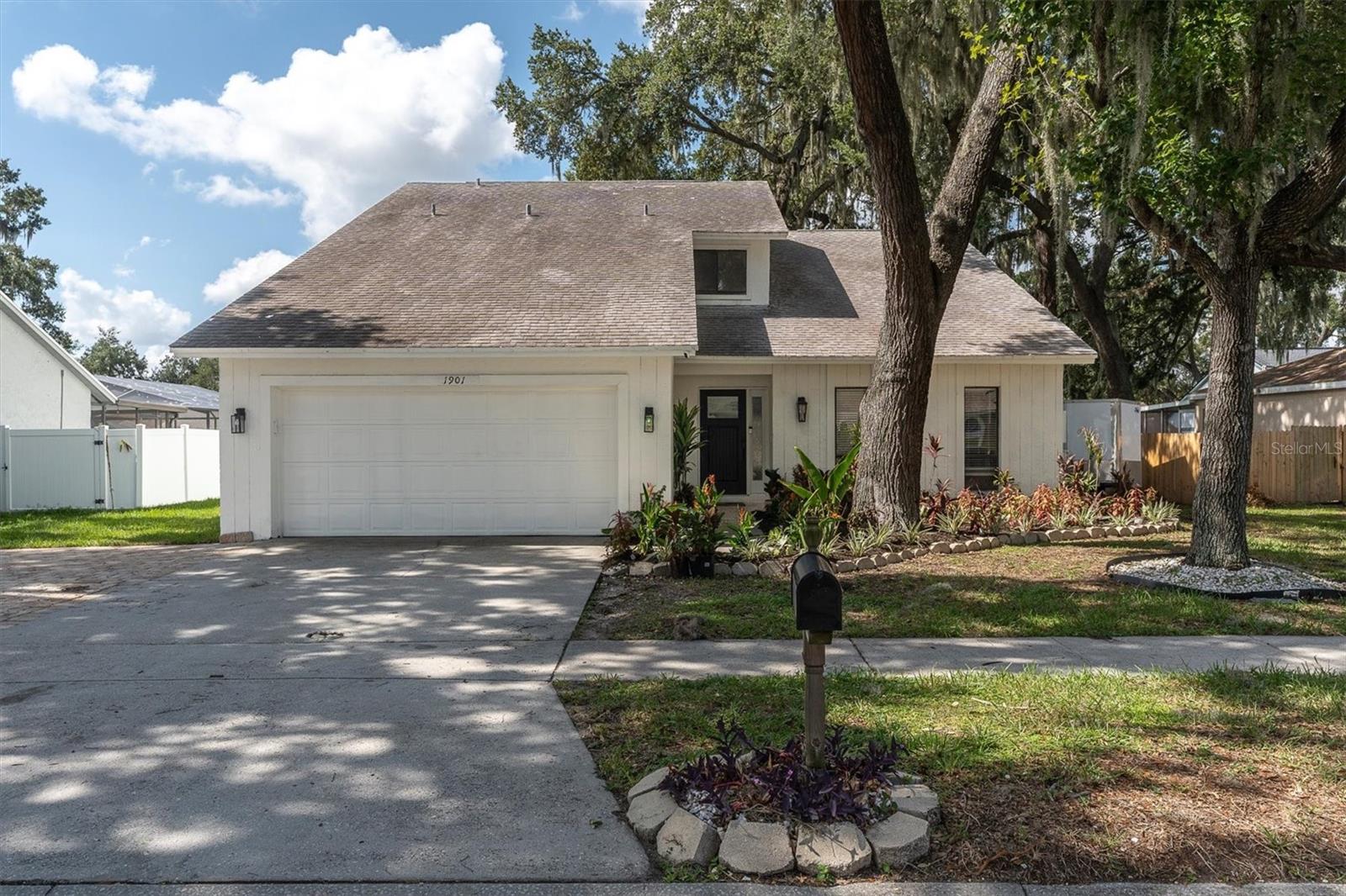 1901 Landside Dr photo 1