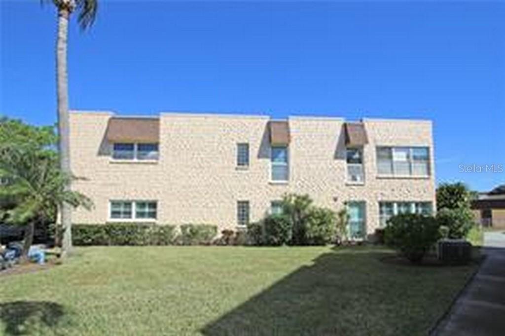 221 Cedarwood Cir #221