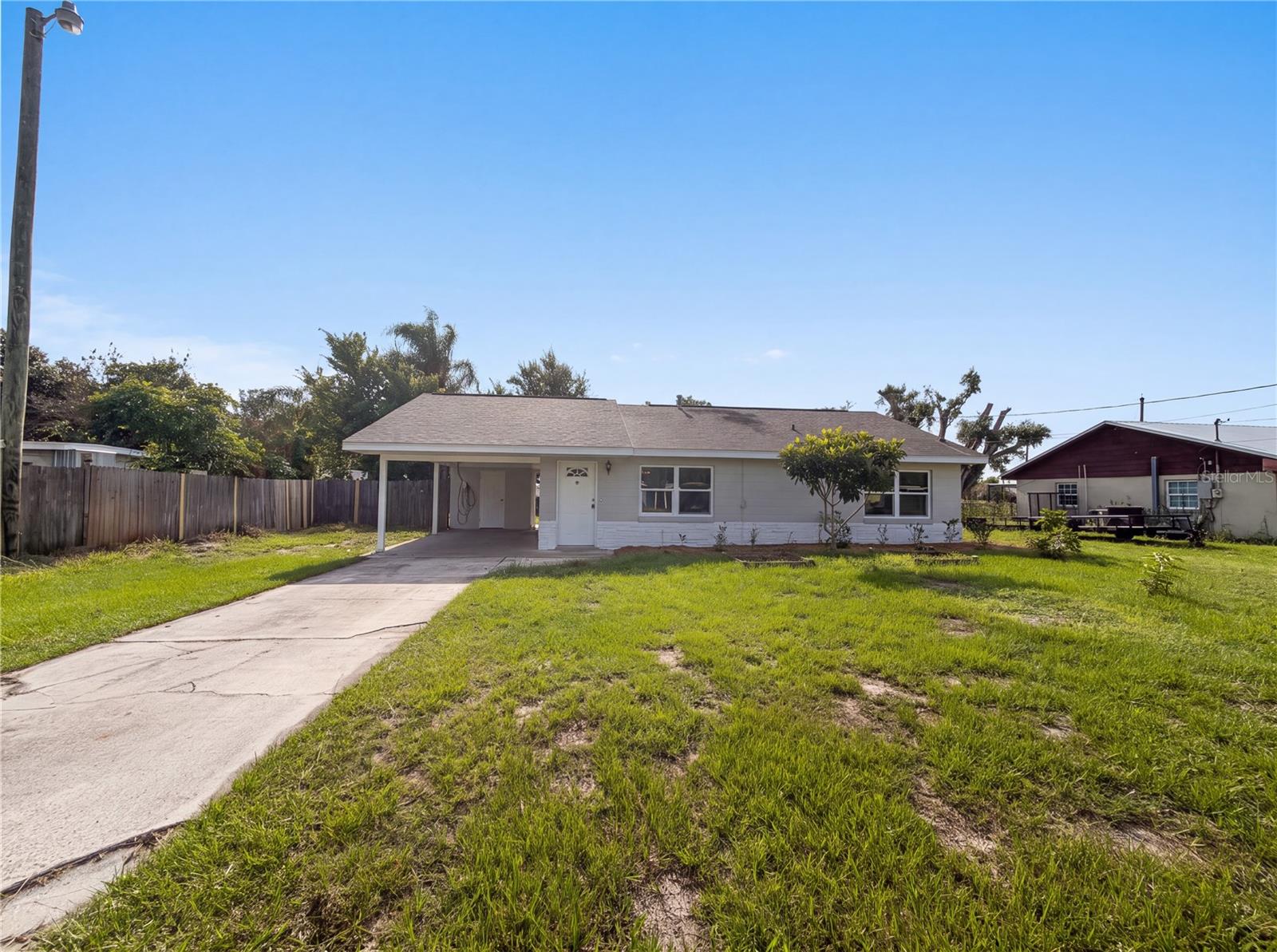 2710 Woodlawn Dr