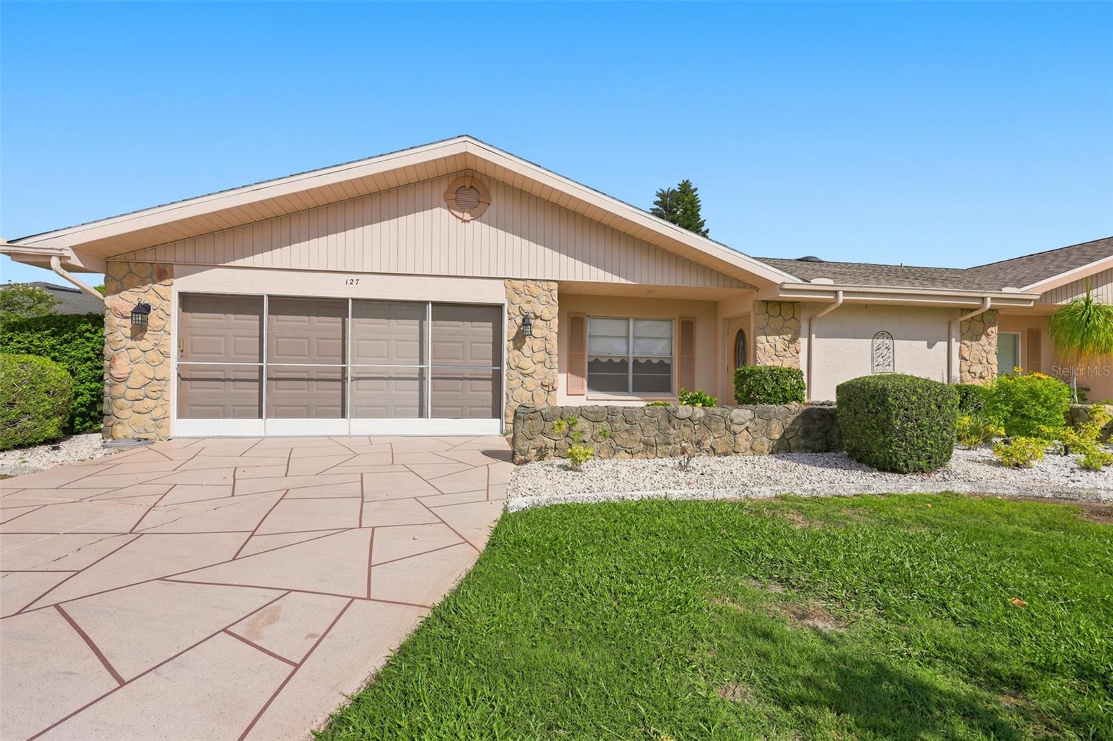 127 Wintersong Ln photo 1