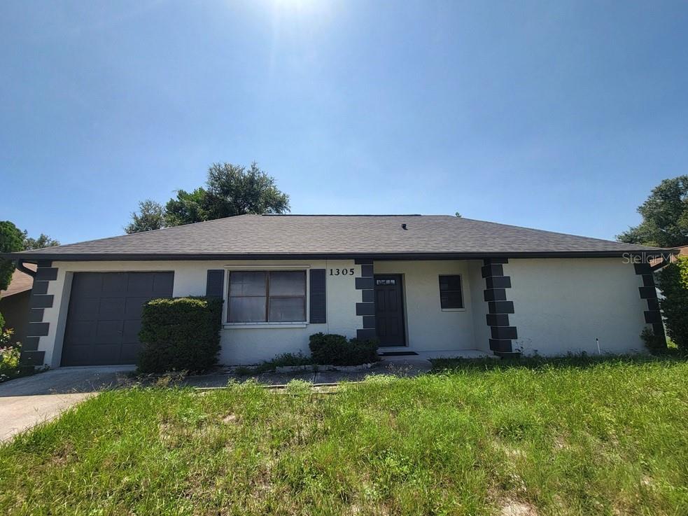 1305 Calamondin Dr