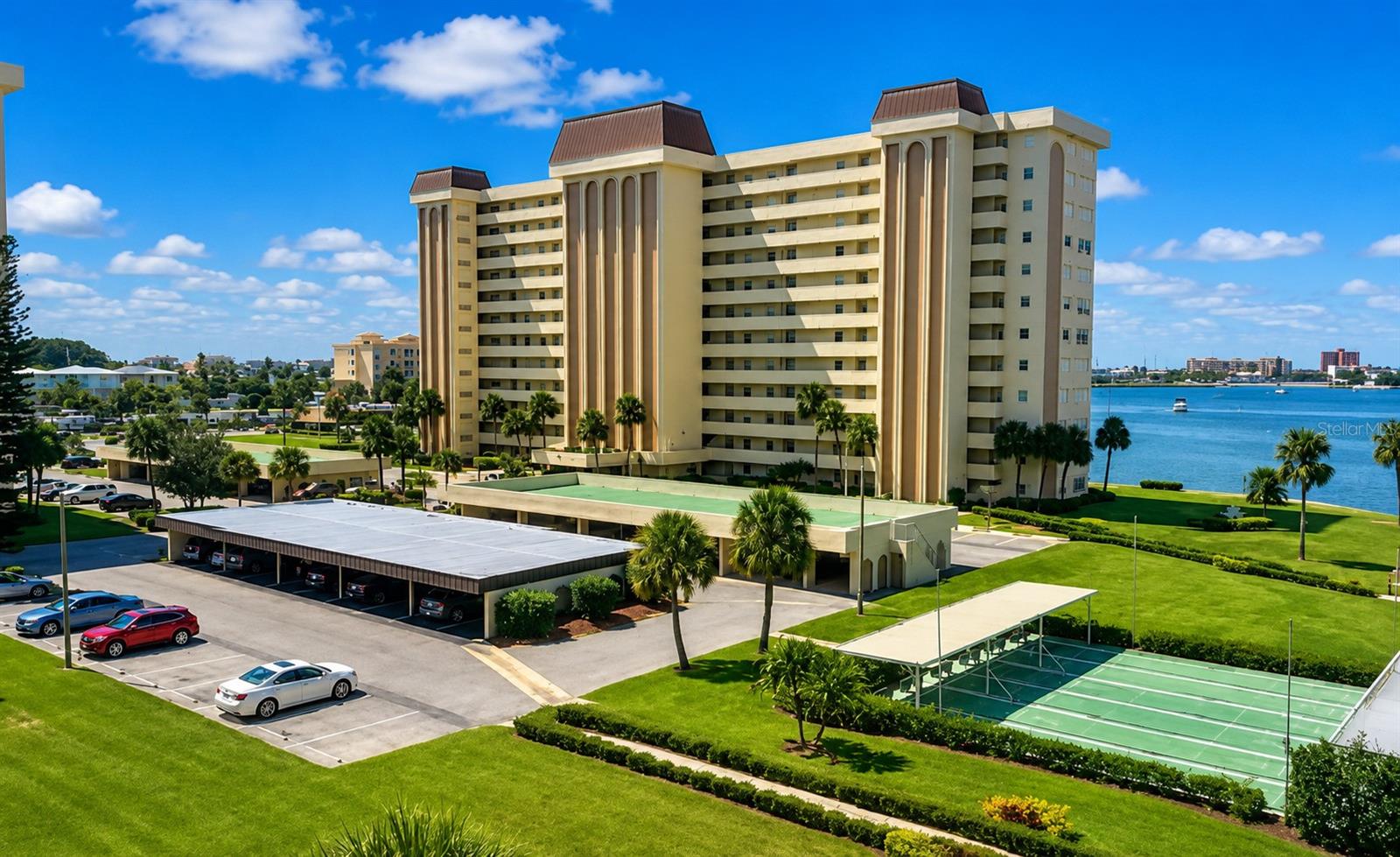 4575 Cove Cir #506
