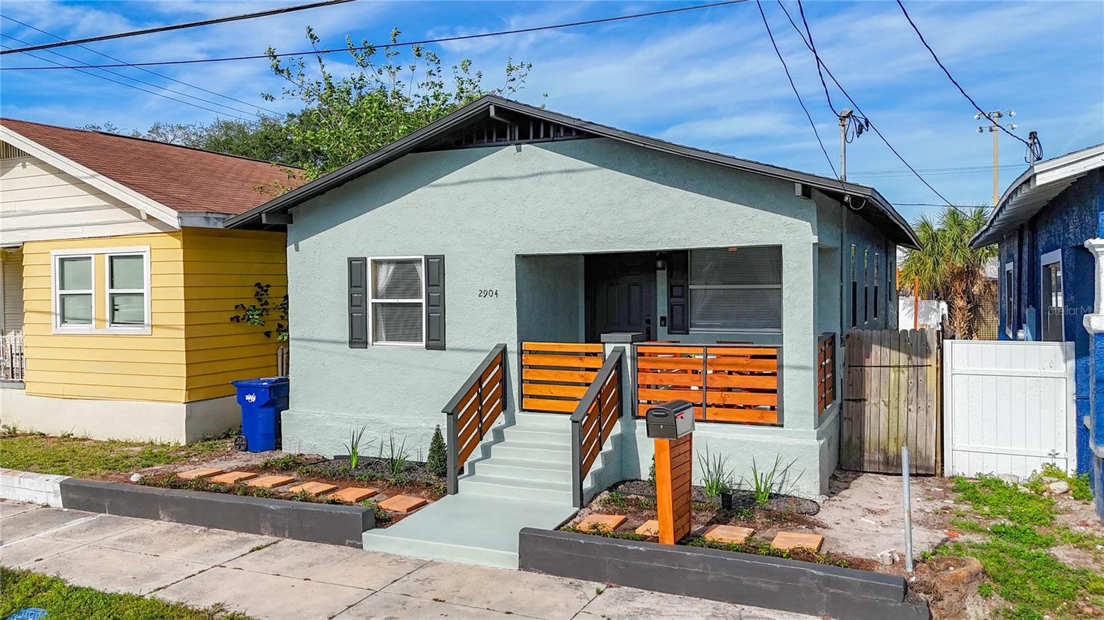 2904 Sanchez St