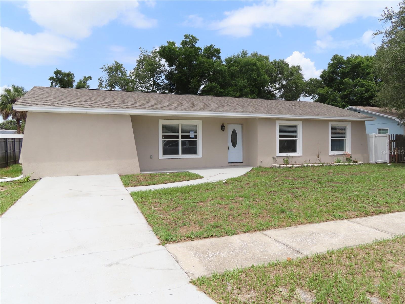 1215 Windsor Cir photo 1