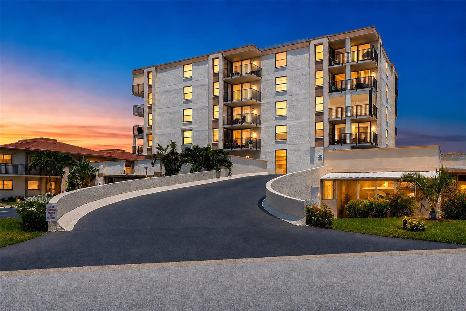 6145 Sun Blvd #306