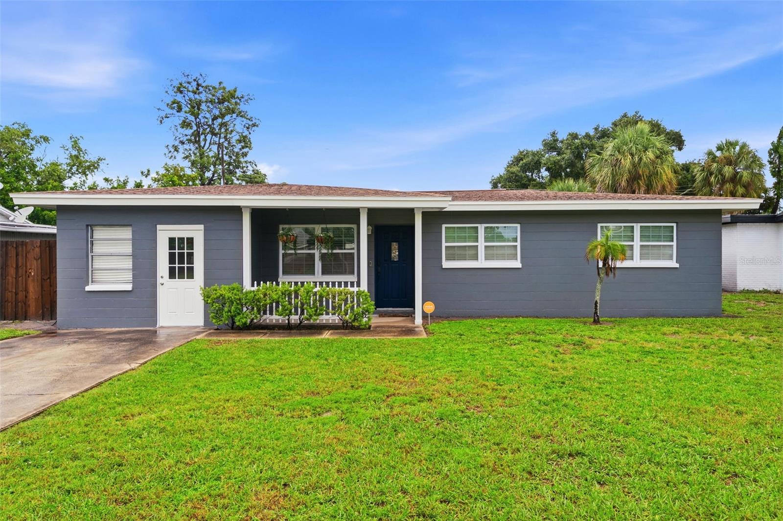 8685 Magnolia Dr photo 1