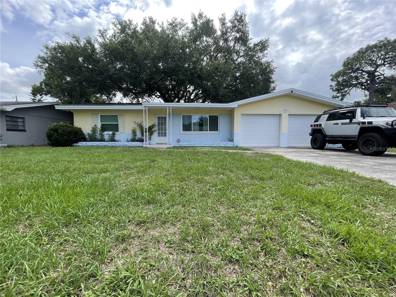635 Deville Dr E photo 1